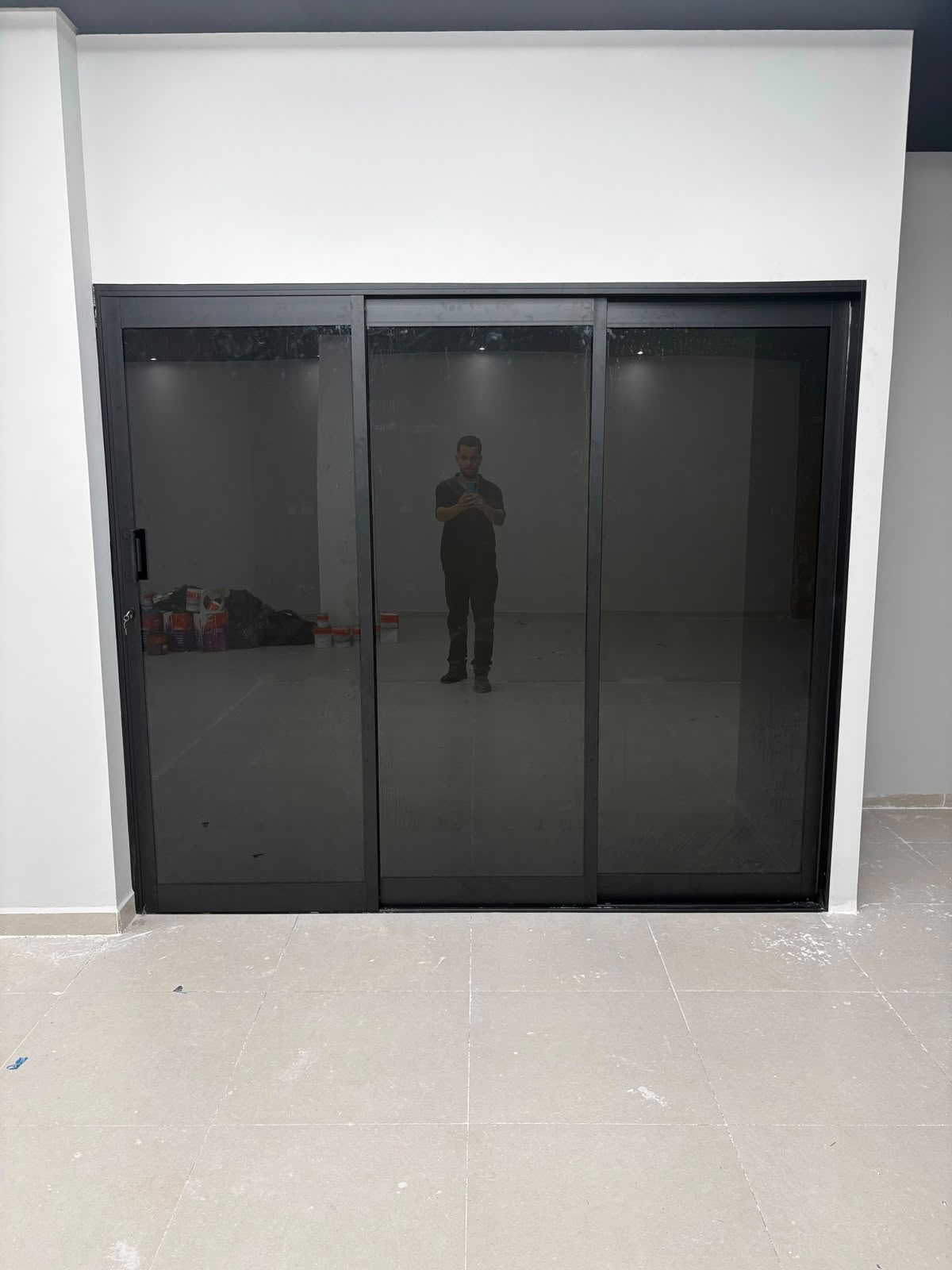 Porta de correr 3 folhas em vidro fumê