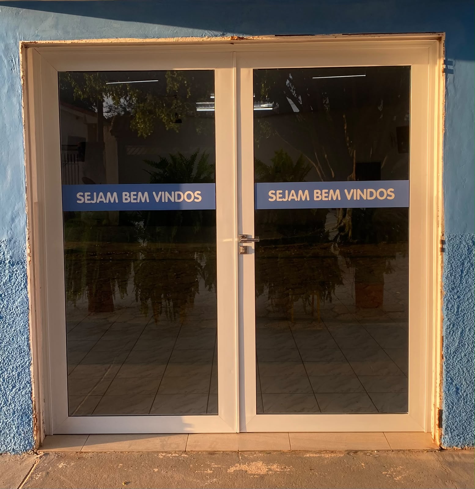 Porta dupla de vidro para fachada comercial
